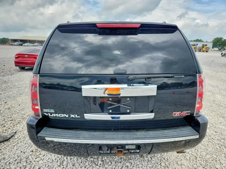 2011 GMC YUKON XL DENALI  