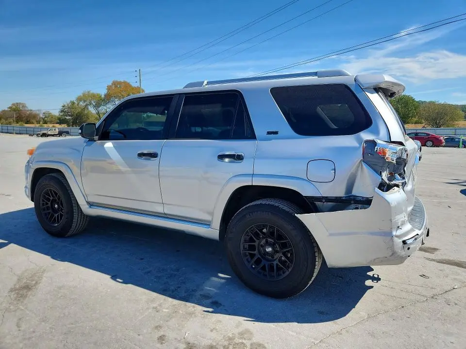2010 TOYOTA 4RUNNER SR5  
