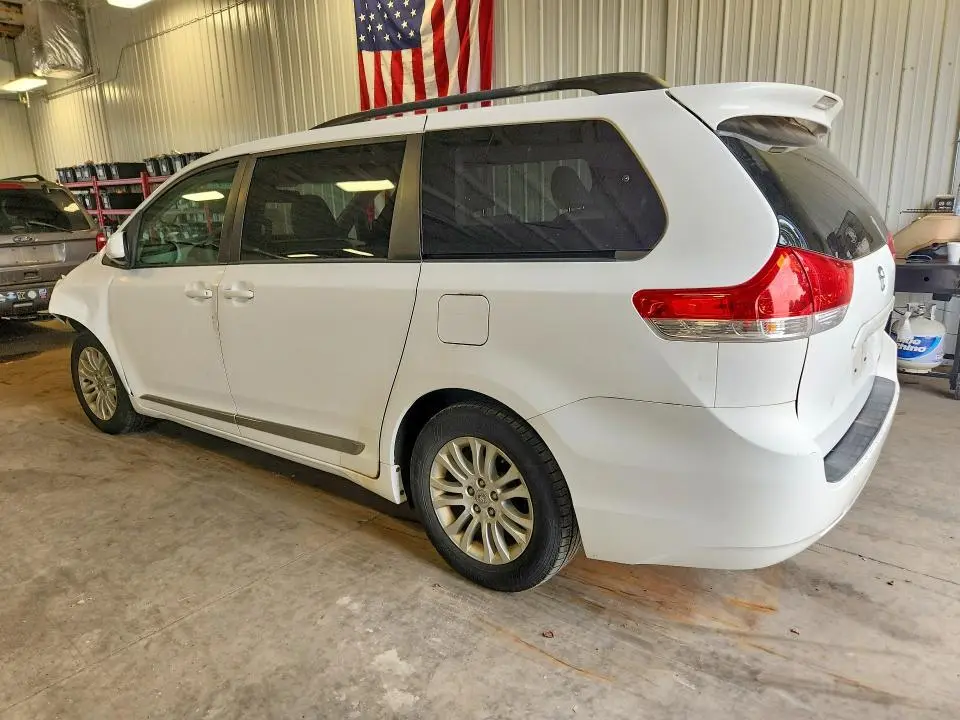 2011 TOYOTA SIENNA XLE 8-PASSENGER  