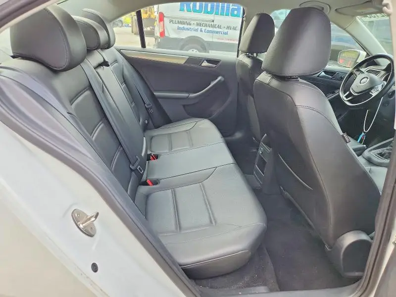 2017 VOLKSWAGEN JETTA SE  