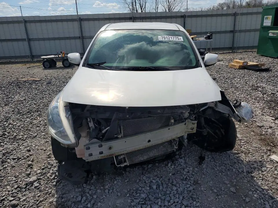 2019 NISSAN VERSA SV  