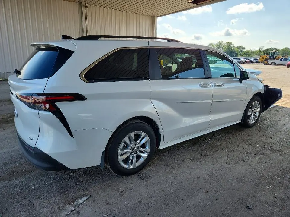 2026 TOYOTA SIENNA XLE 7-PASSENGER  