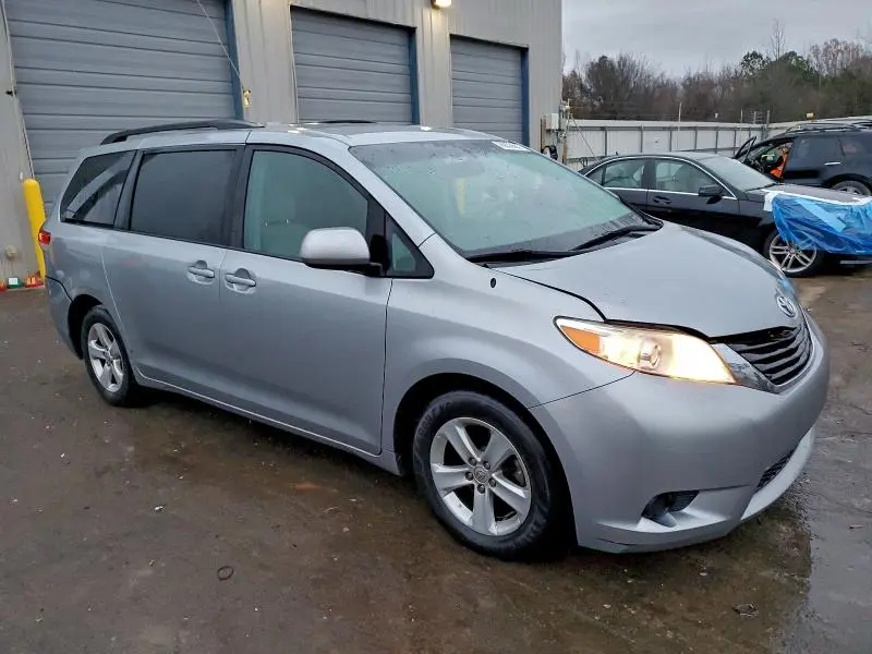 2014 TOYOTA SIENNA LE  