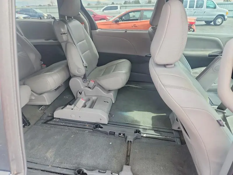 2015 TOYOTA SIENNA XLE 8-PASSENGER  