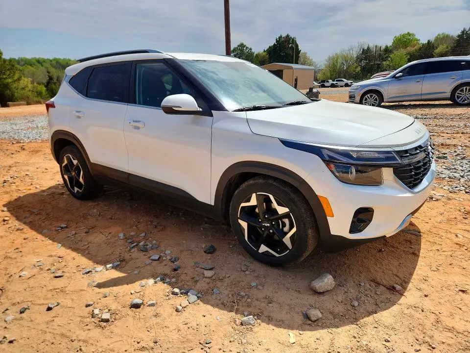 2024 KIA SELTOS EX  