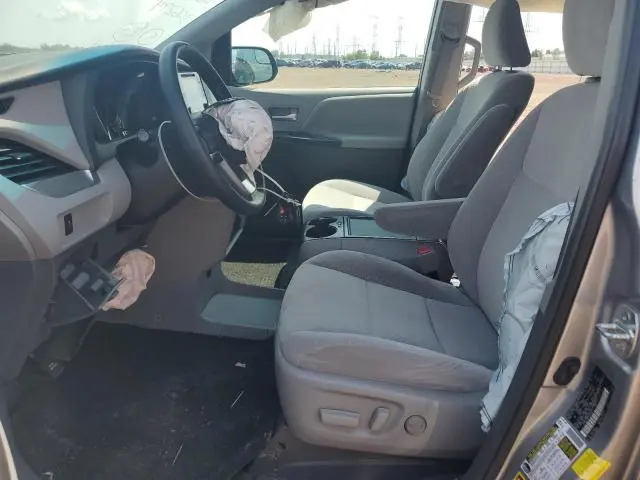 2015 TOYOTA SIENNA LE  