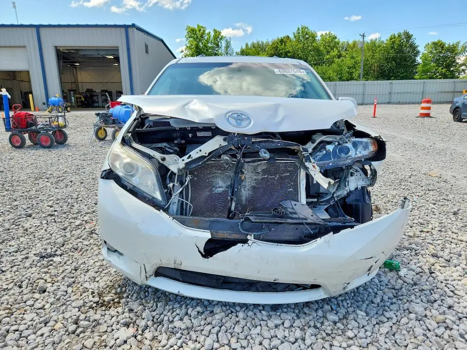 2015 TOYOTA SIENNA XLE PREMIUM 7-PASSENGER  