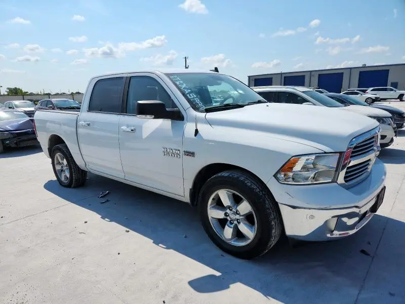 2016 RAM 1500 SLT  