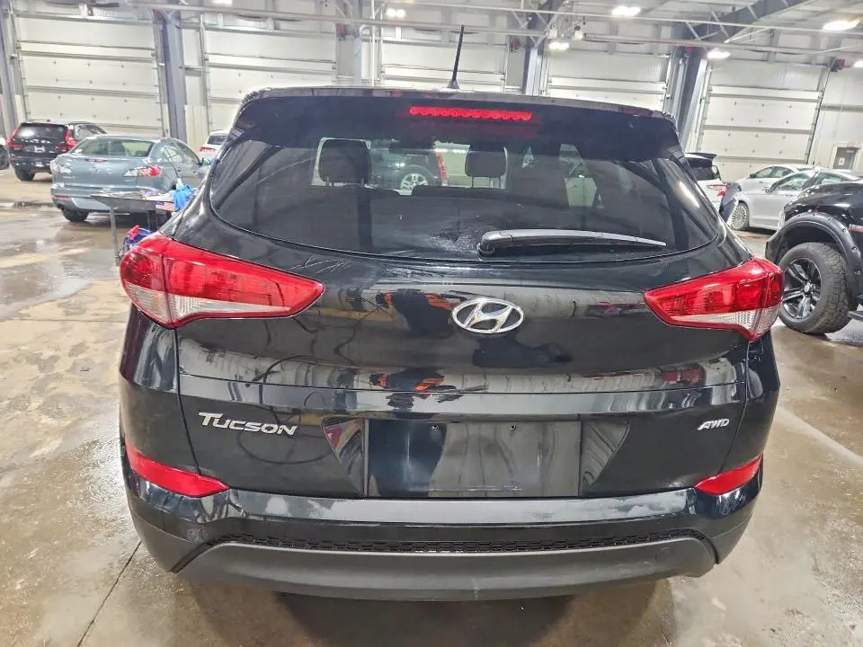 2018 HYUNDAI TUCSON SE  