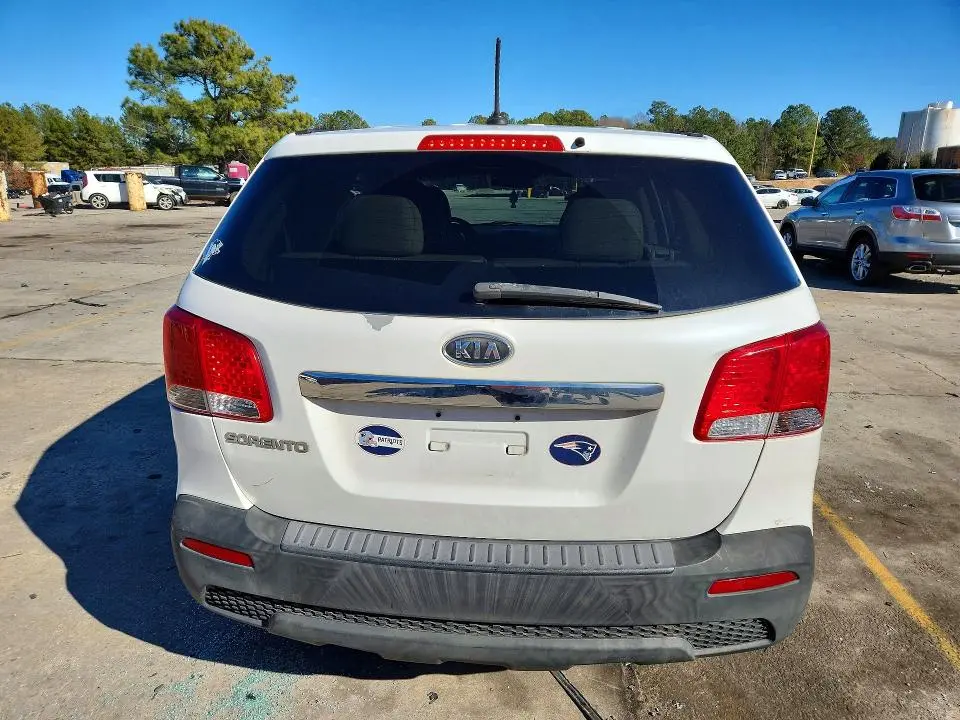2011 KIA SORENTO BASE  