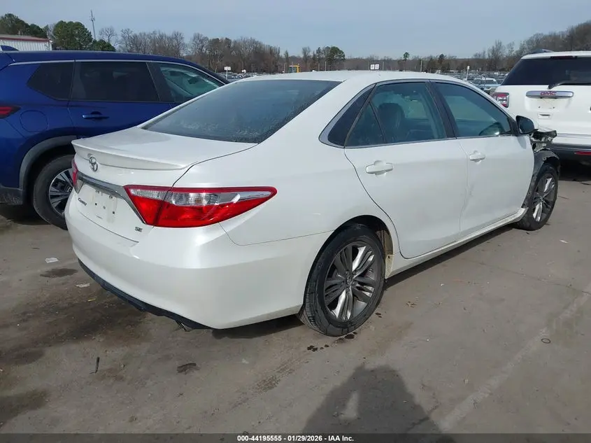 2016 TOYOTA CAMRY SE