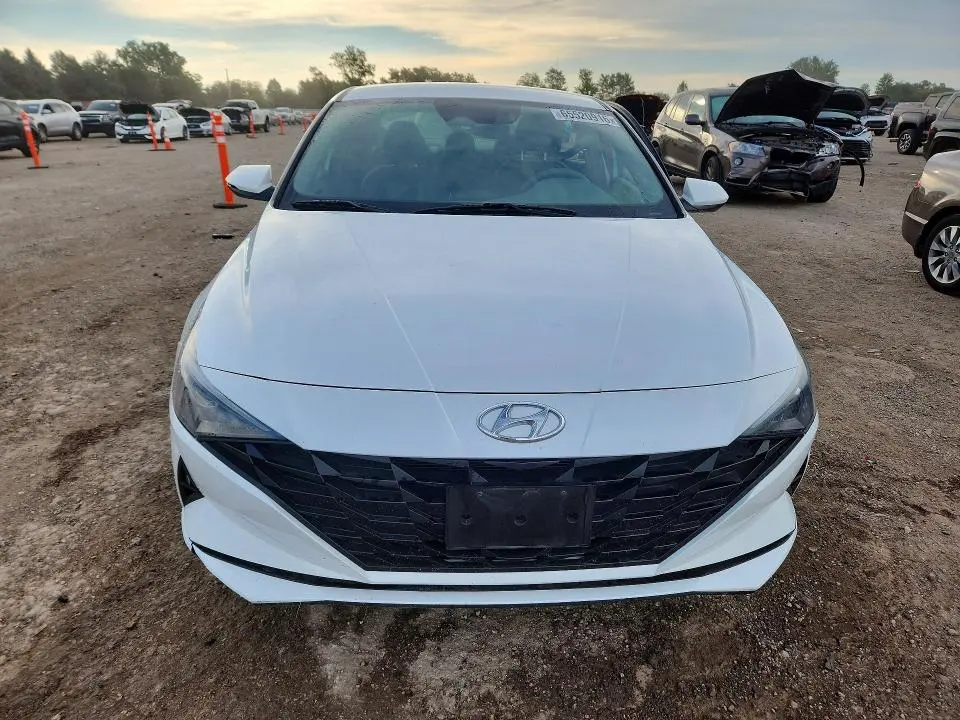 2021 HYUNDAI ELANTRA SE  