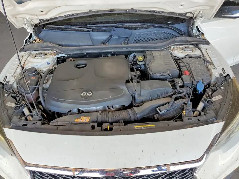 2019 INFINITI QX30 LUXE  