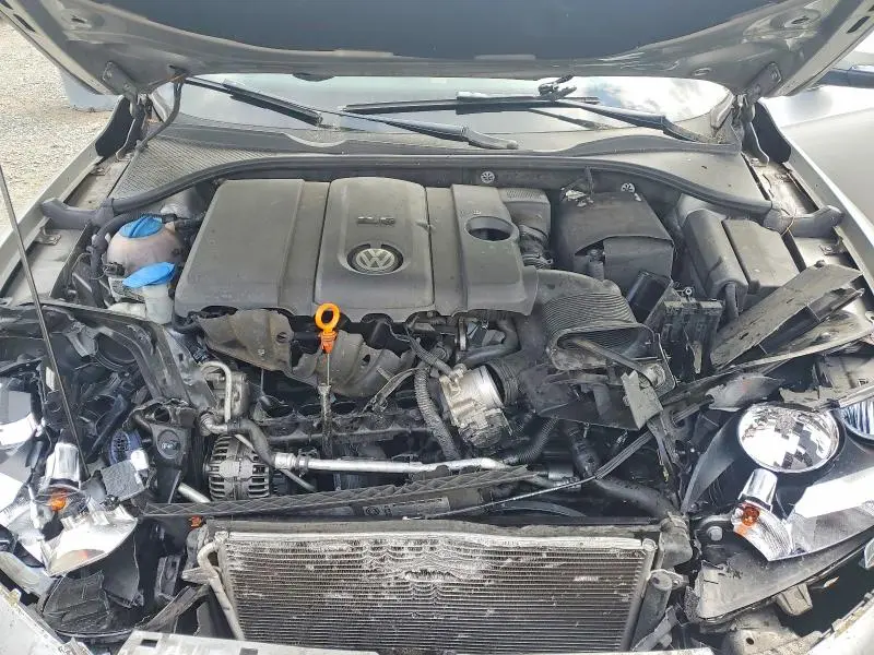 2013 VOLKSWAGEN PASSAT SE  