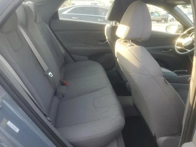 2022 HYUNDAI ELANTRA SE  