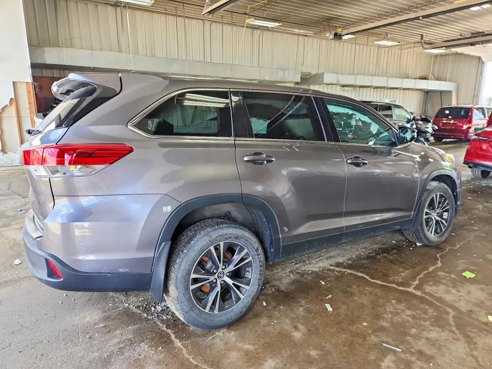 2019 TOYOTA HIGHLANDER LE  