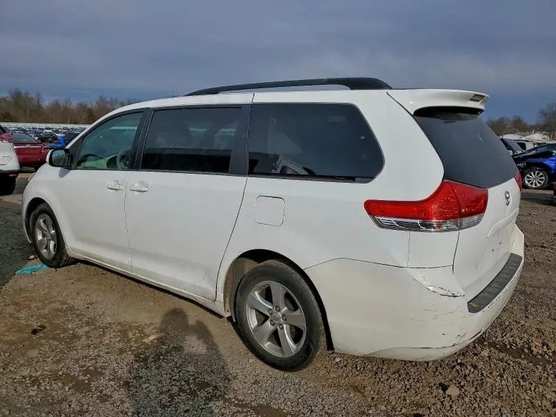 2013 TOYOTA SIENNA LE  