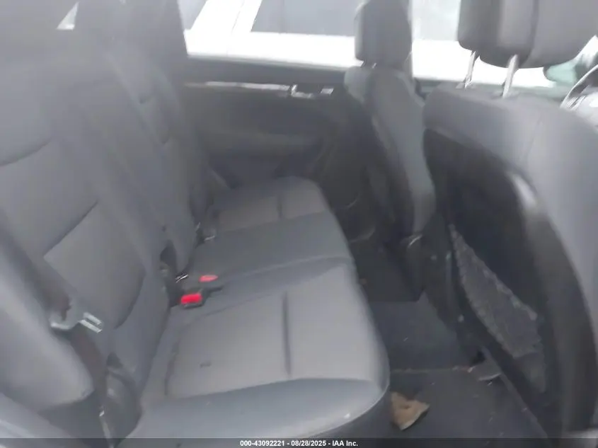 2012 KIA SORENTO LX