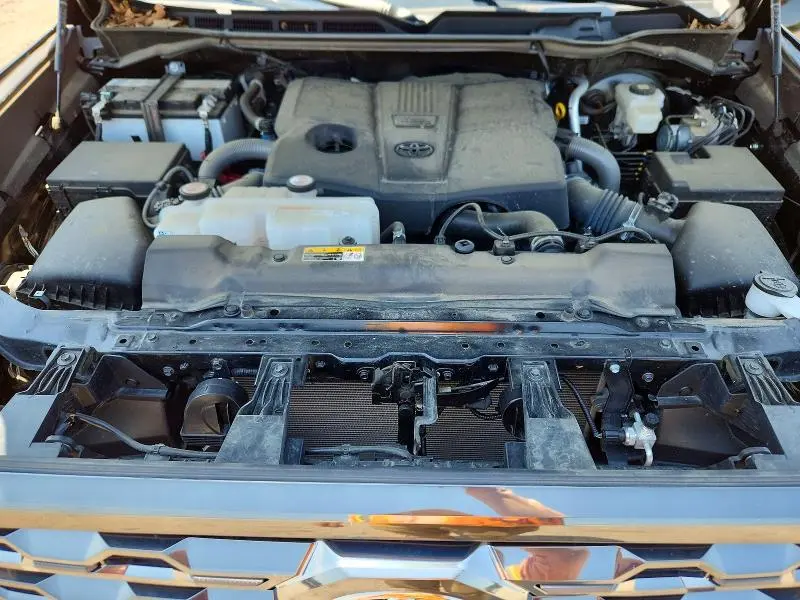 2025 TOYOTA TUNDRA PLATINUM  