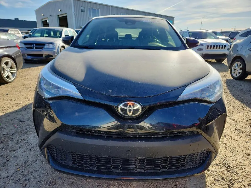2021 TOYOTA C-HR XLE  