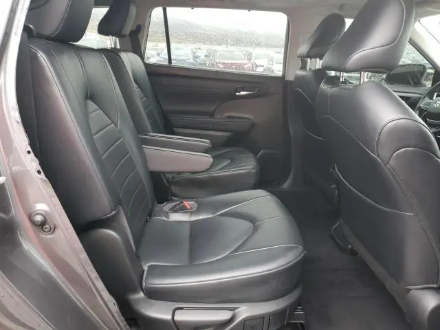 2022 TOYOTA HIGHLANDER XLE