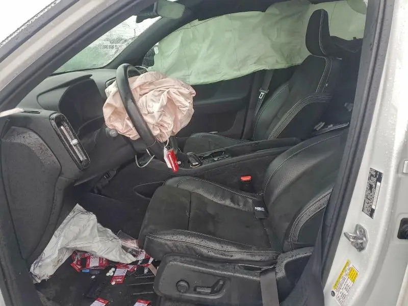 2019 VOLVO XC40 T5 R-DESIGN  