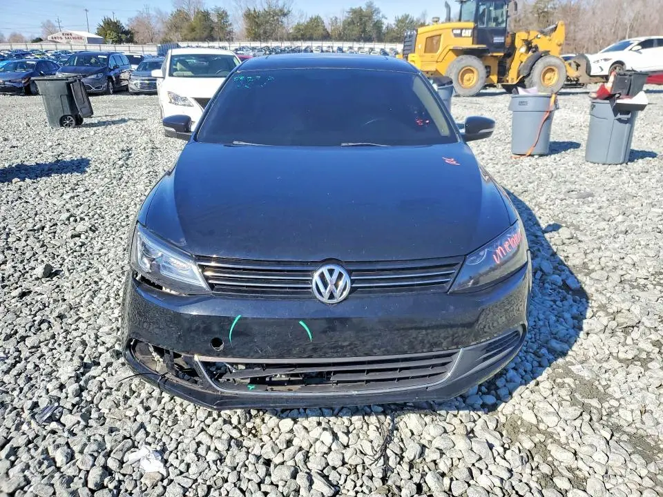 2013 VOLKSWAGEN JETTA SE  