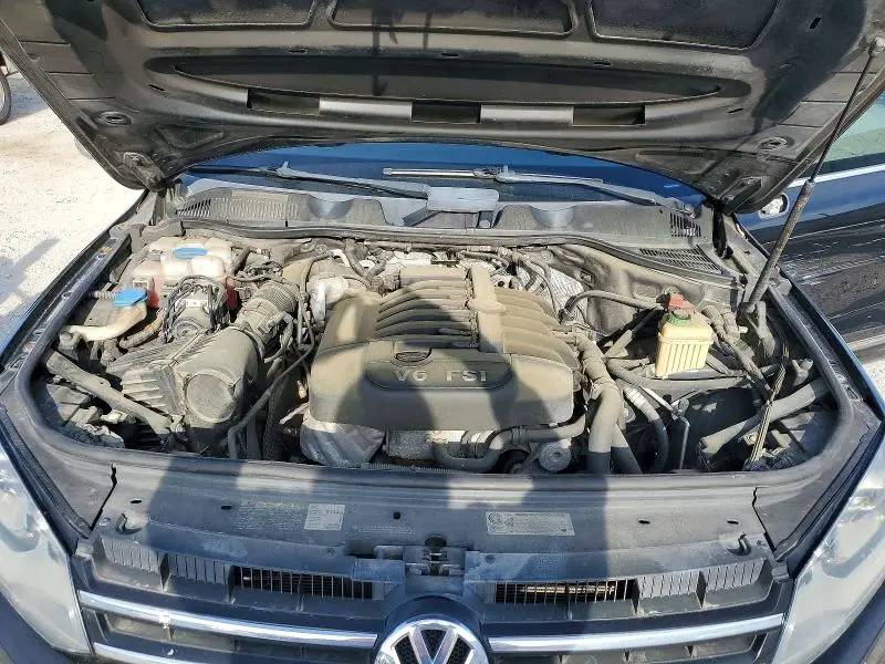 2011 VOLKSWAGEN TOUAREG V6  