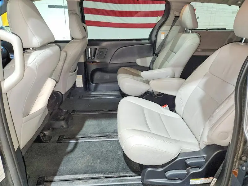 2017 TOYOTA SIENNA LIMITED 7-PASSENGER  