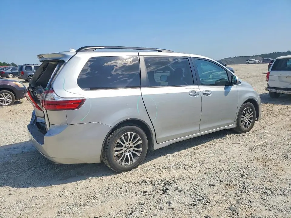 2019 TOYOTA SIENNA XLE 8-PASSENGER  