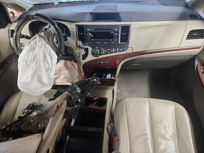 2013 TOYOTA SIENNA XLE 8-PASSENGER  