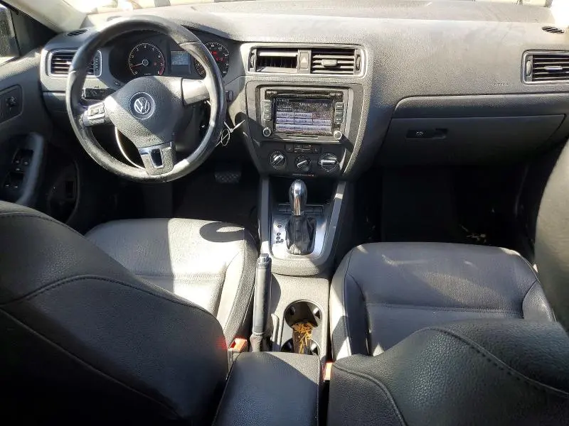 2011 VOLKSWAGEN JETTA SE  
