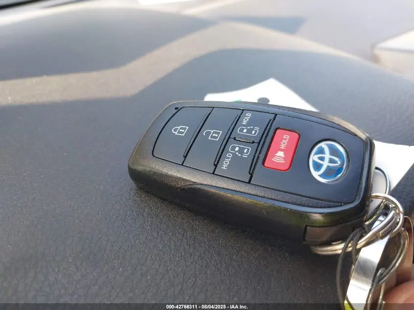 2022 TOYOTA SIENNA LE