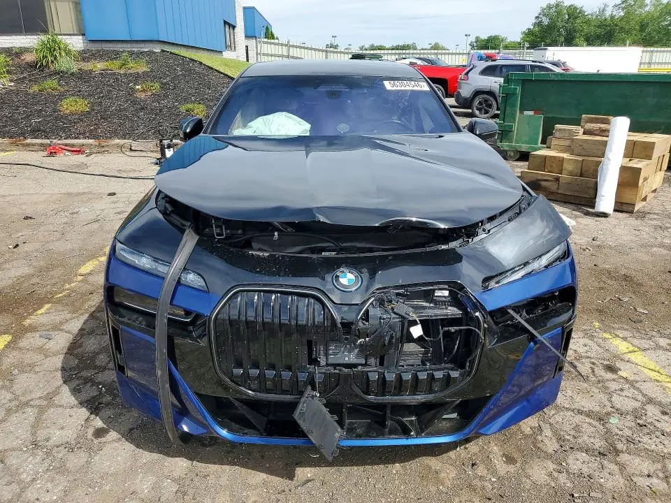 2024 BMW 750 XE  