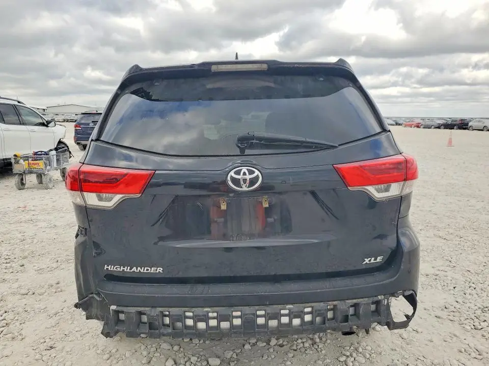 2018 TOYOTA HIGHLANDER XLE  