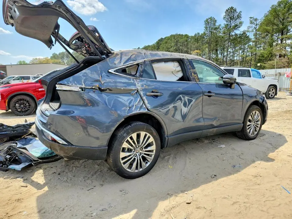 2024 TOYOTA VENZA XLE  