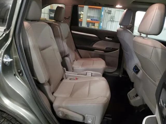 2017 TOYOTA HIGHLANDER SE  