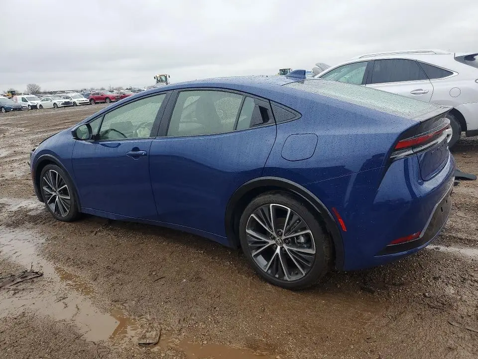 2024 TOYOTA PRIUS XLE  