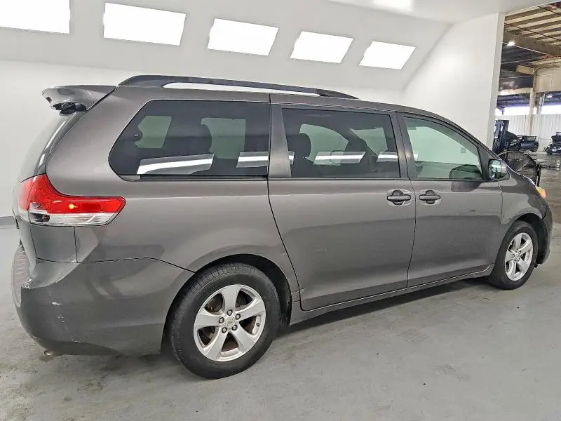 2012 TOYOTA SIENNA LE 8-PASSENGER  