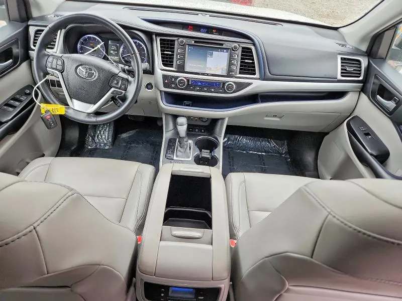 2019 TOYOTA HIGHLANDER XLE  
