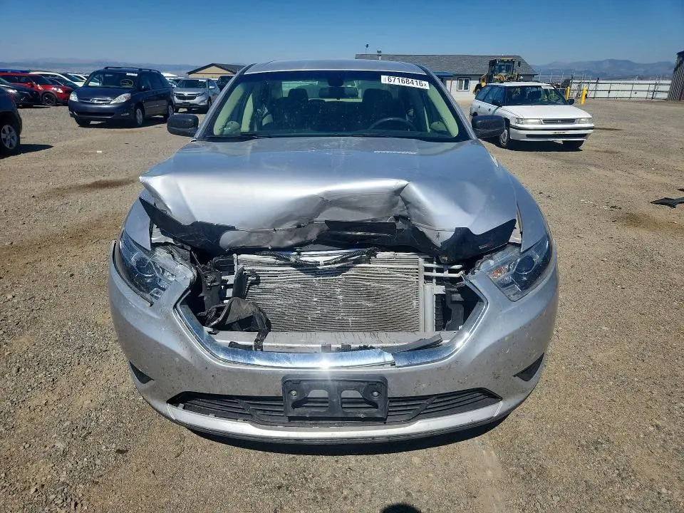 2019 FORD TAURUS SE  