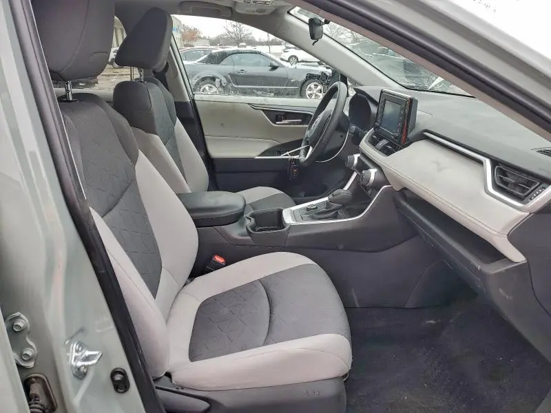 2022 TOYOTA RAV4 XLE  