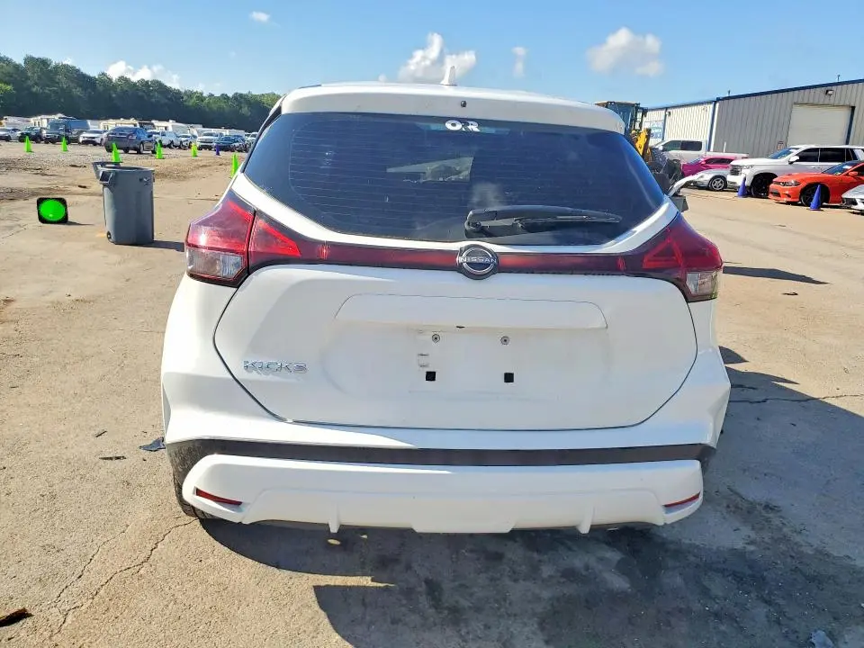 2024 NISSAN KICKS S  