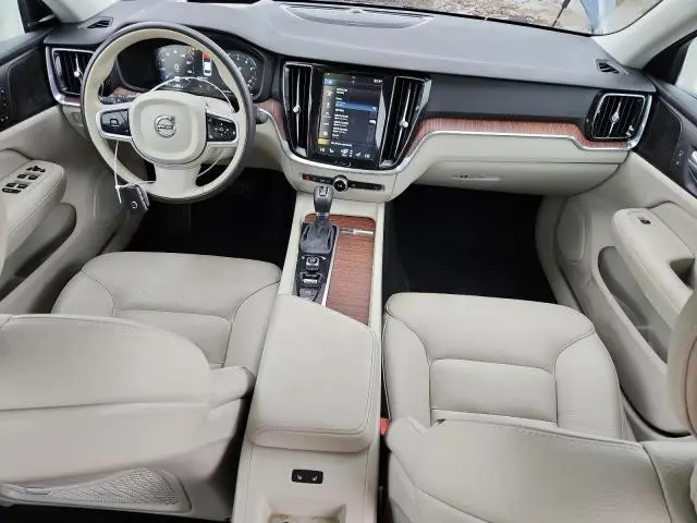 2020 VOLVO S60 T6 MOMENTUM  