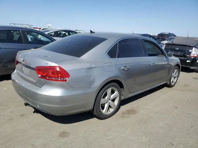 2013 VOLKSWAGEN PASSAT SE  