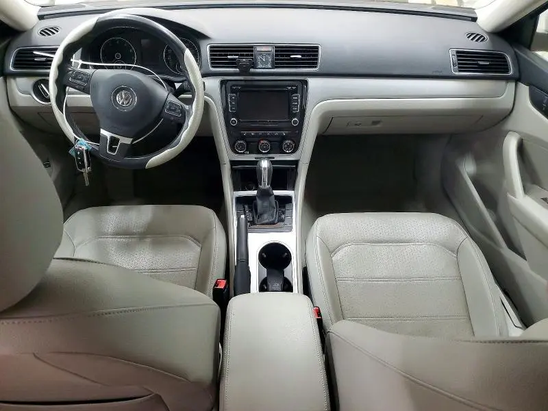 2013 VOLKSWAGEN PASSAT SE  
