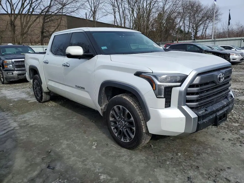 2024 TOYOTA TUNDRA   