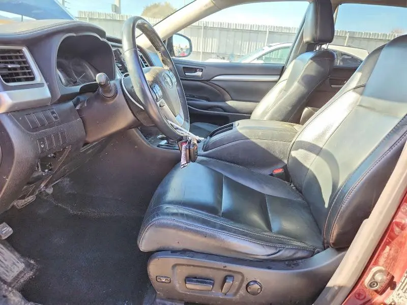 2016 TOYOTA HIGHLANDER XLE  