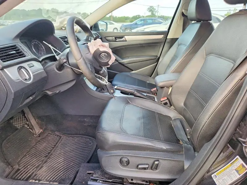 2013 VOLKSWAGEN PASSAT SE  