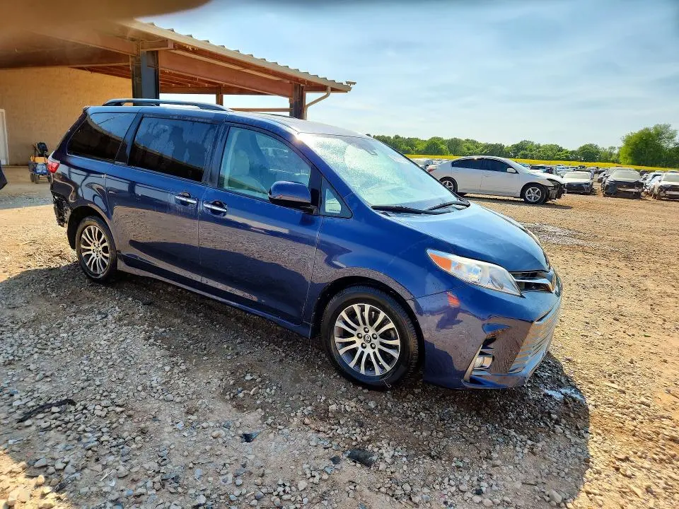 2020 TOYOTA SIENNA XLE PREMIUM 8-PASSENGER  